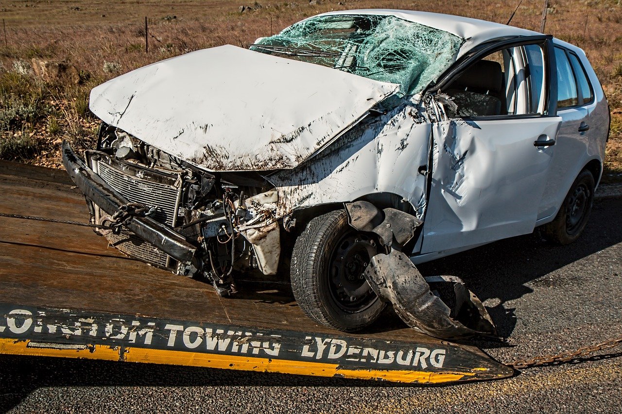 car accident, damage, crash-1538175.jpg